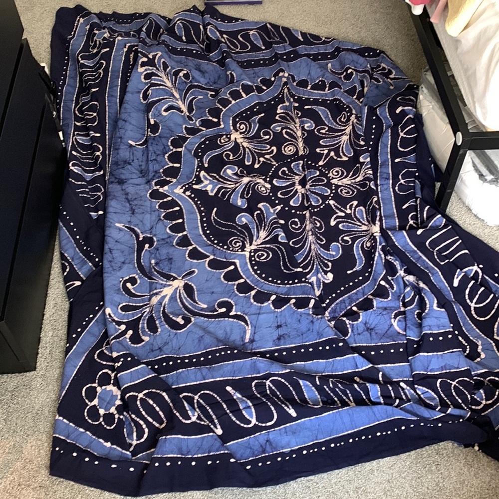 Large navy blue tapestry from Madrid spain! Was used in my college dorm room